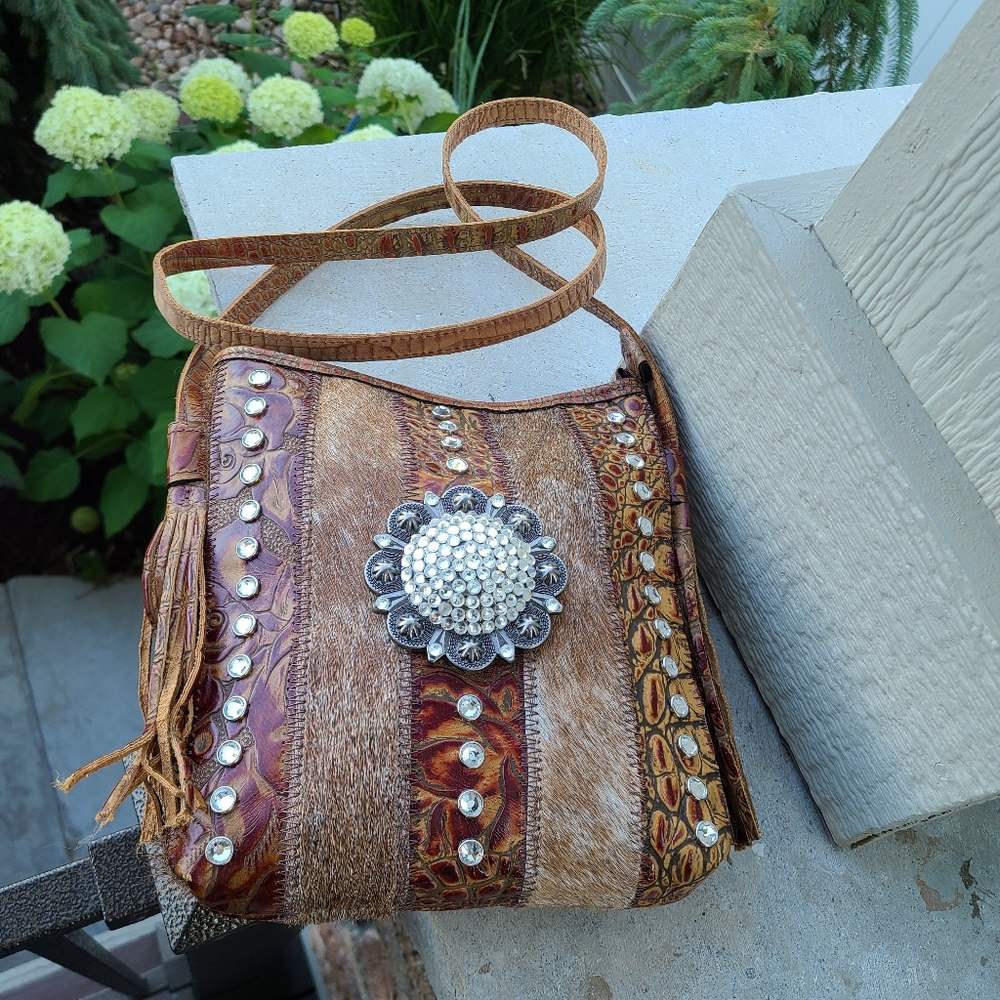 Beautiful Raviani Cowgirl Leather Crossbody Purse